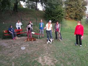 07 3sprehodi - sprehod ob vodi s psi (v novo pasje igrišče ob reki Sori)